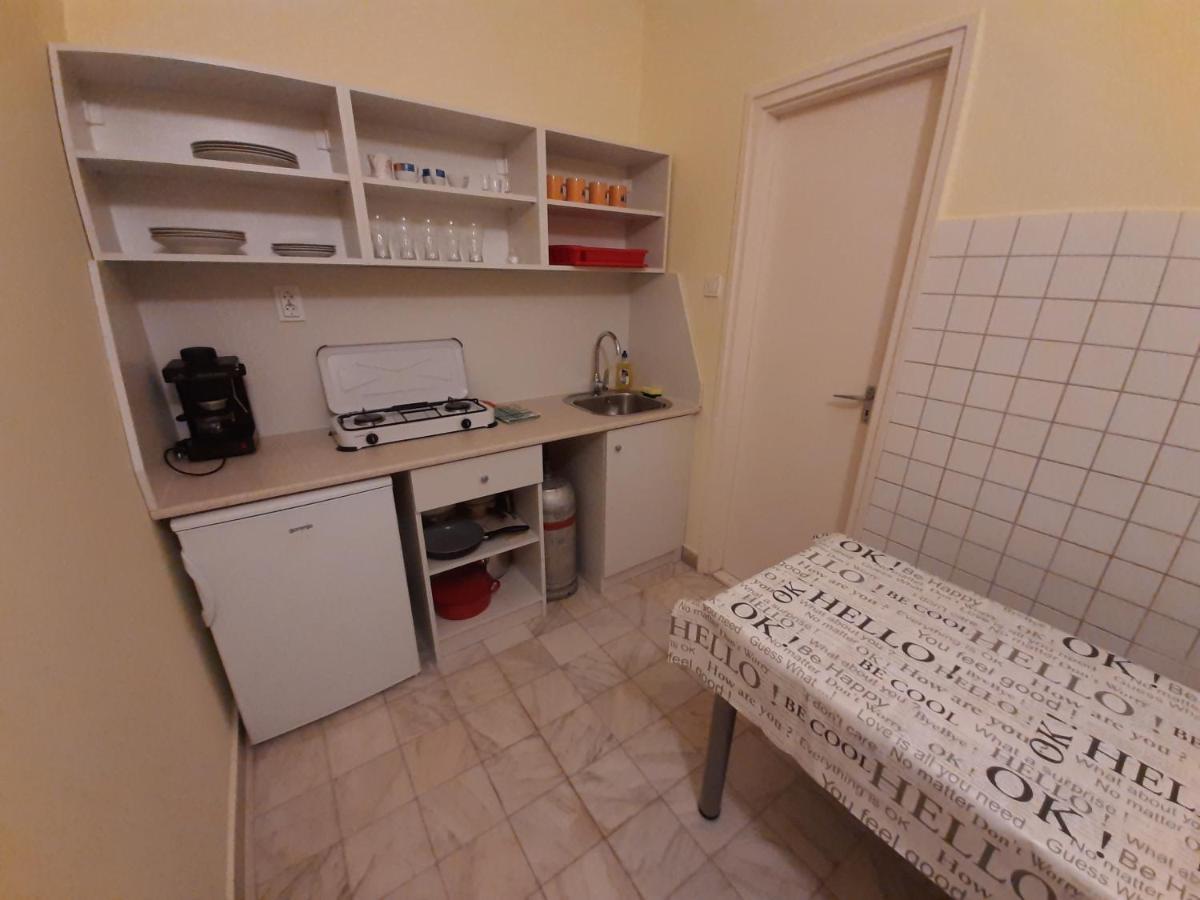 Gyopar Gyoengye Apartmanhaz Orosháza Exteriör bild