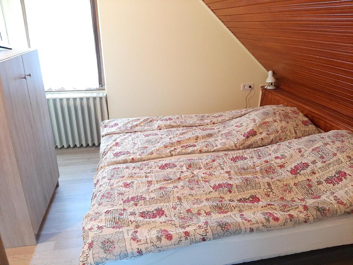 Gyopar Gyoengye Apartmanhaz Orosháza Exteriör bild