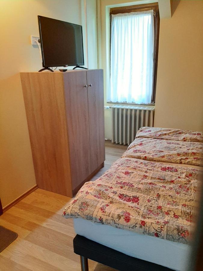 Gyopar Gyoengye Apartmanhaz Orosháza Exteriör bild