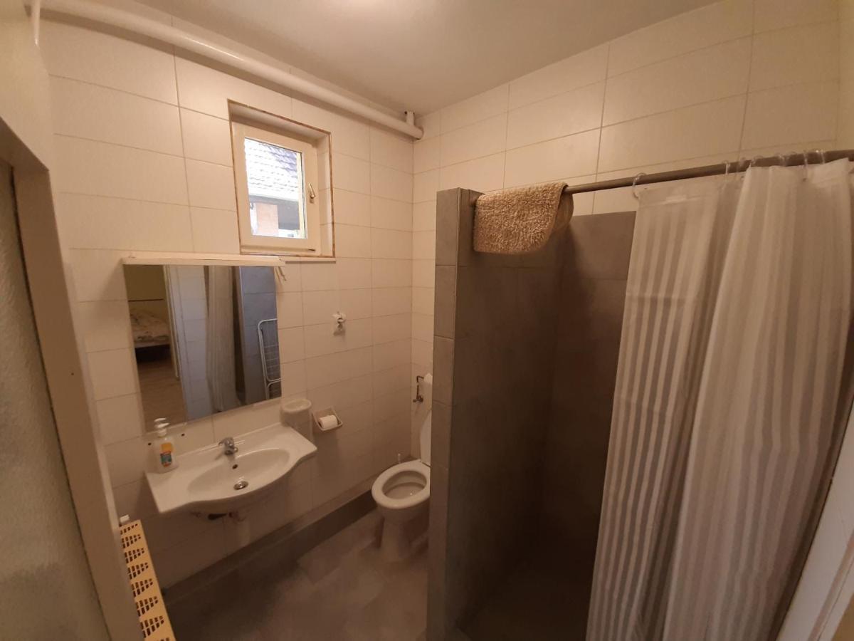 Gyopar Gyoengye Apartmanhaz Orosháza Exteriör bild