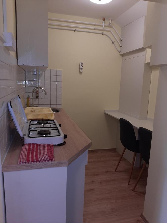 Gyopar Gyoengye Apartmanhaz Orosháza Exteriör bild