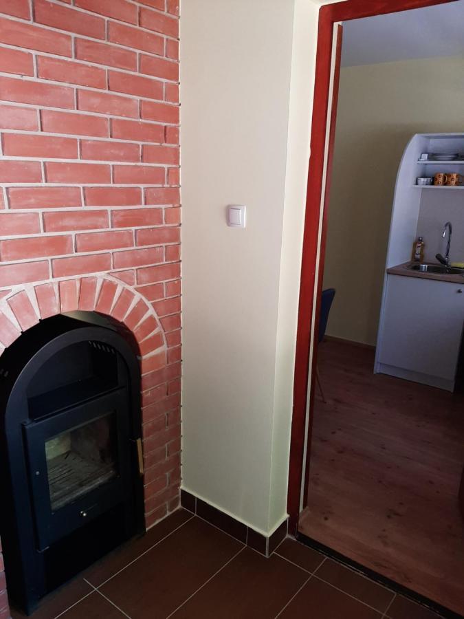 Gyopar Gyoengye Apartmanhaz Orosháza Exteriör bild