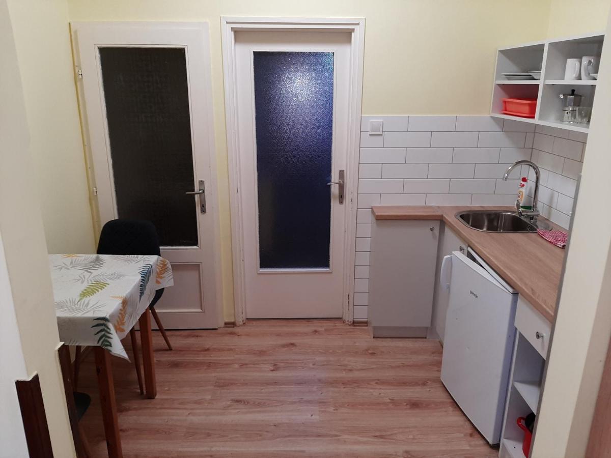 Gyopar Gyoengye Apartmanhaz Orosháza Exteriör bild