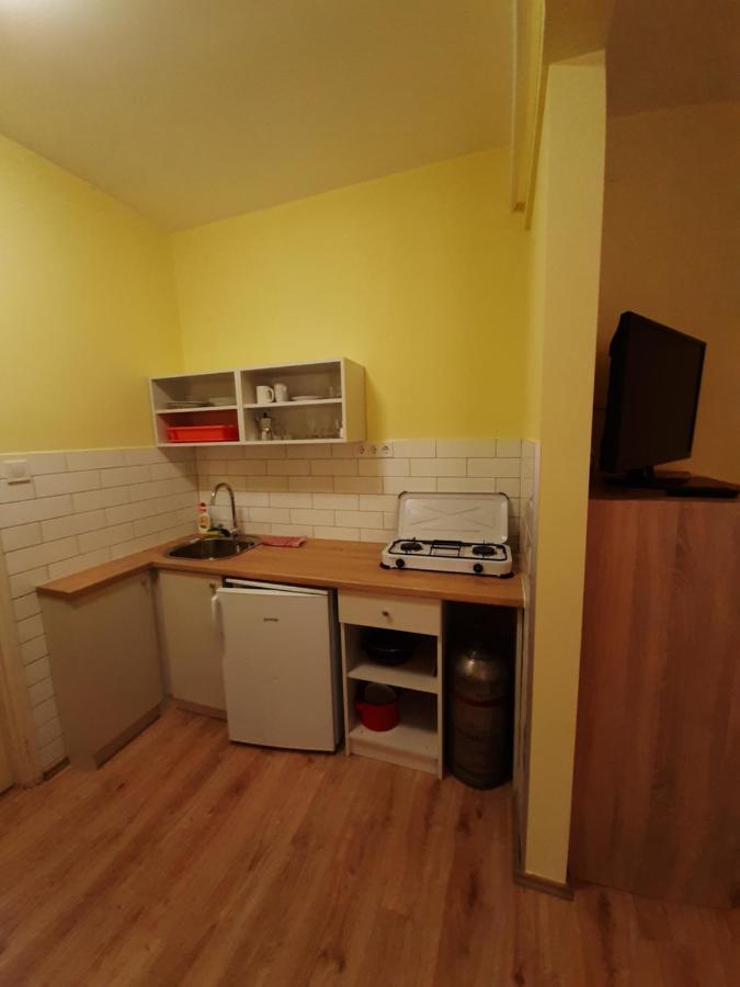Gyopar Gyoengye Apartmanhaz Orosháza Exteriör bild