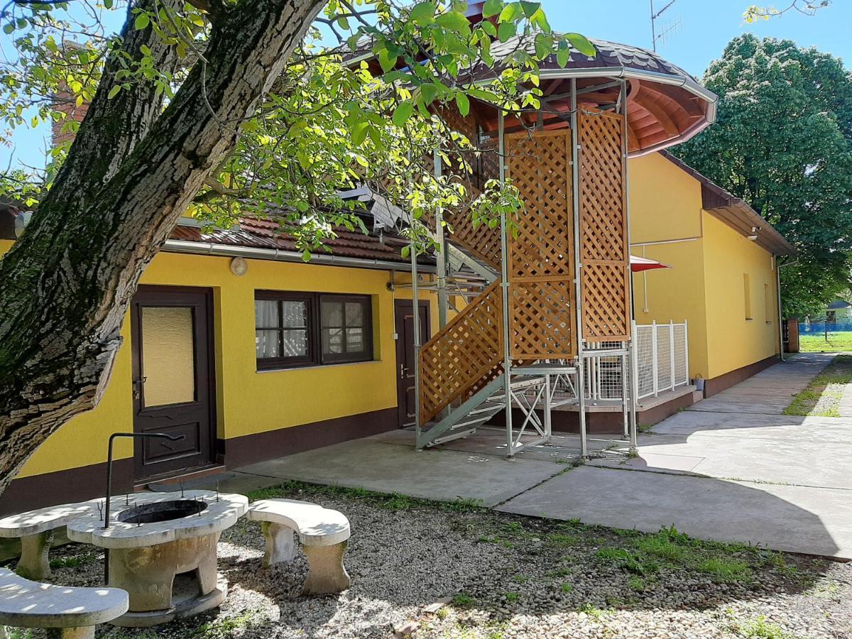 Gyopar Gyoengye Apartmanhaz Orosháza Exteriör bild