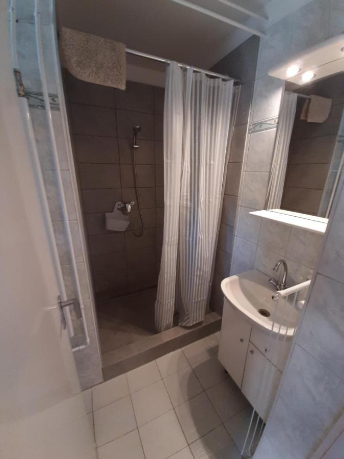 Gyopar Gyoengye Apartmanhaz Orosháza Exteriör bild