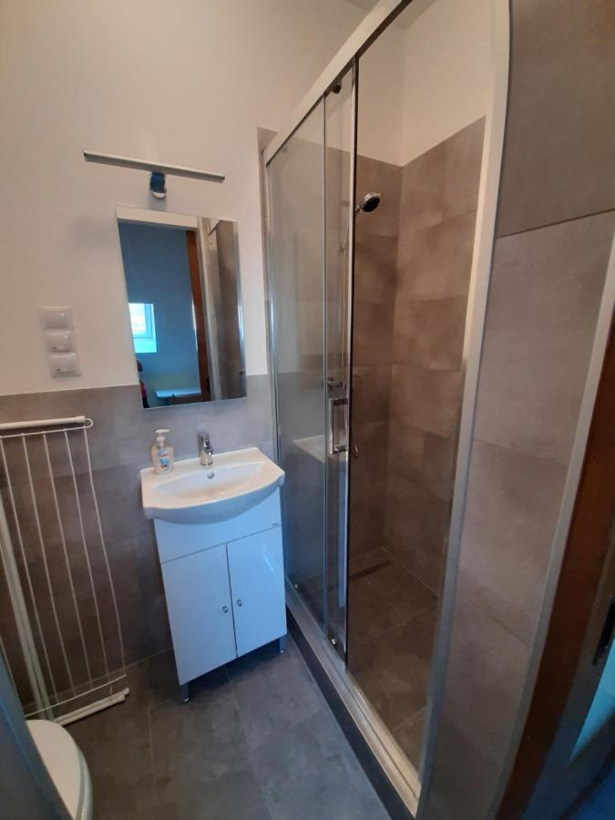 Gyopar Gyoengye Apartmanhaz Orosháza Exteriör bild