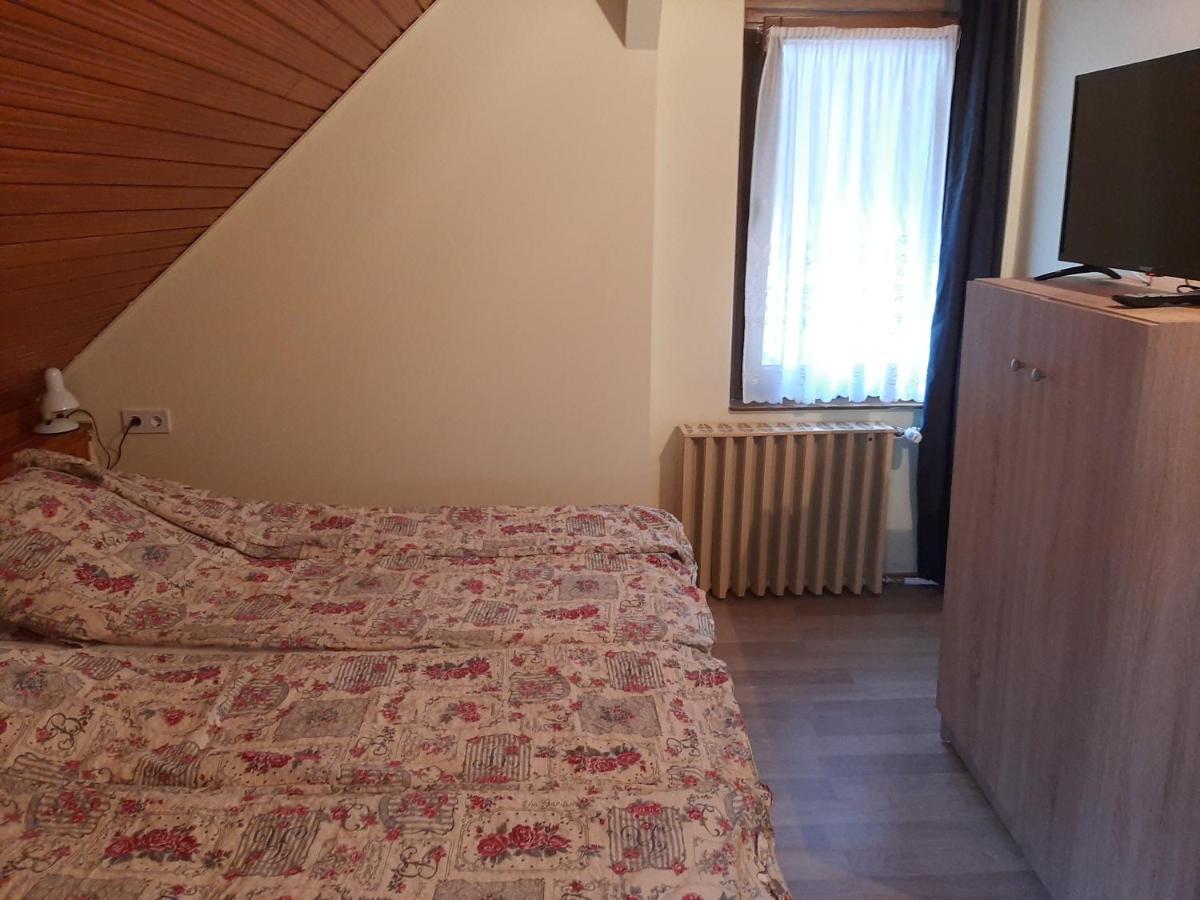 Gyopar Gyoengye Apartmanhaz Orosháza Exteriör bild