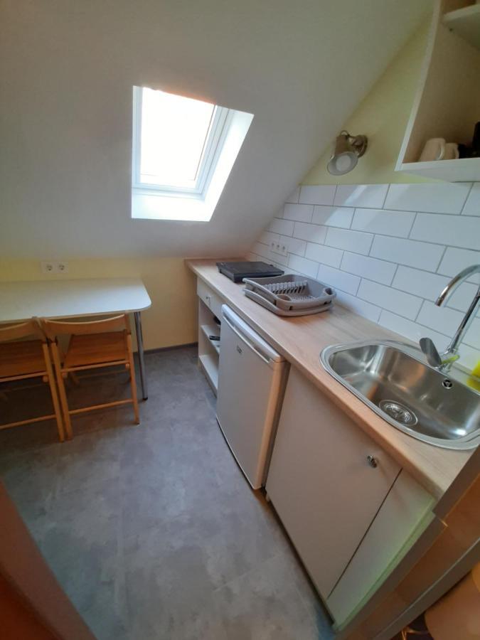 Gyopar Gyoengye Apartmanhaz Orosháza Exteriör bild