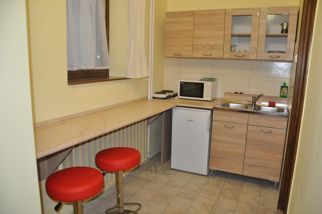 Gyopar Gyoengye Apartmanhaz Orosháza Exteriör bild